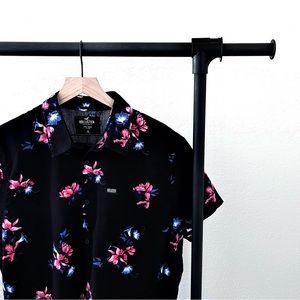 Hollister Floral Slim Fit Short Sleeve Button Shirt in Black/Blue/Pink